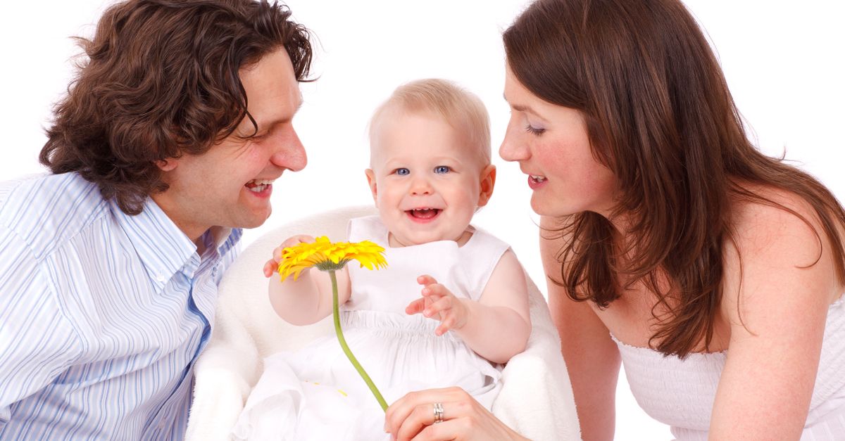 « Ne traitez pas votre enfant comme une poupée » : selon Maria Montessori, le secret des enfants vraiment épanouis 1 conseils et astuces pour accompagner vos enfants avec bienveillance et confiance tout au long de leur croissance.