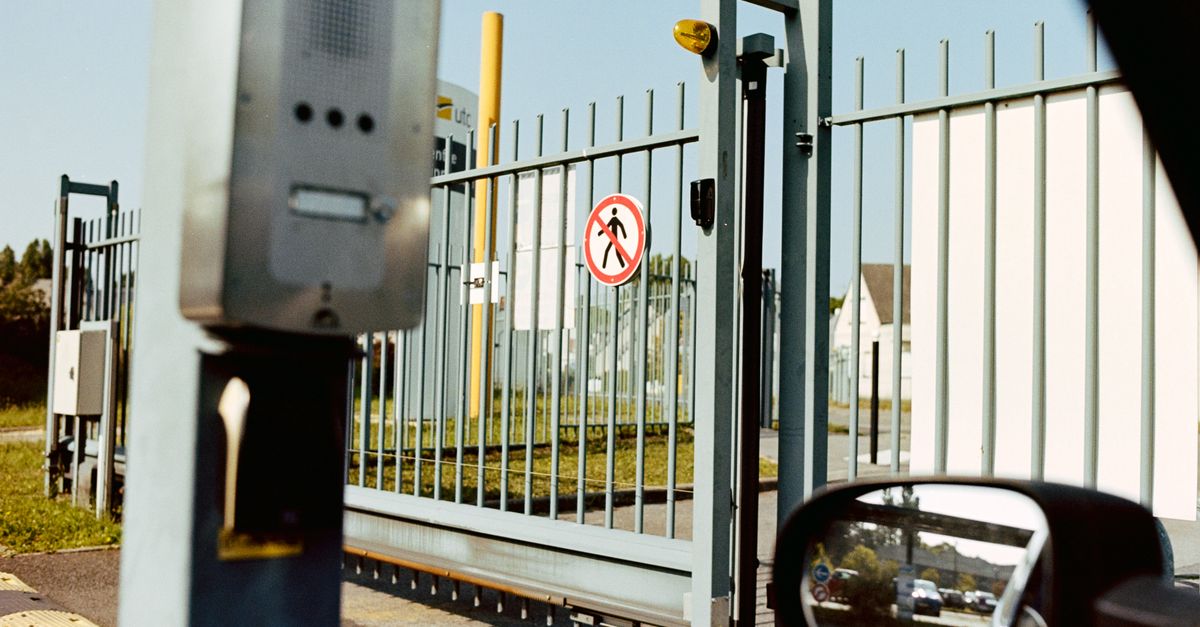 Carrefour restreint l'accès de certains véhicules à ses parkings : ce choix suscite l'inquiétude des automobilistes 1 découvrez les mesures de restriction d'accès aux parkings pour assurer sécurité et fluidité. informations essentielles pour gérer les accès efficacement.