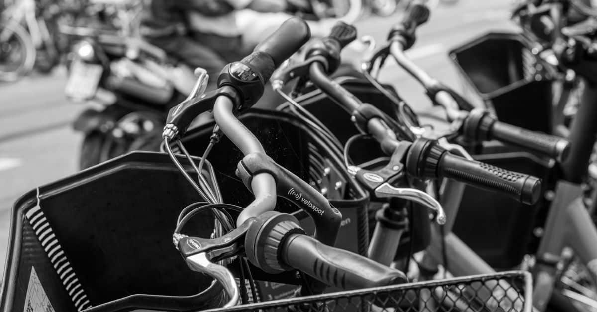 Doit-on passer une vitesse après avoir activé le frein à main de son véhicule lors du stationnement ? Les conseils d'un expert en technologie automobile. 10 découvrez notre sélection de parkings gear pour un stationnement sécurisé et pratique. solutions innovantes pour optimiser votre espace de parking.