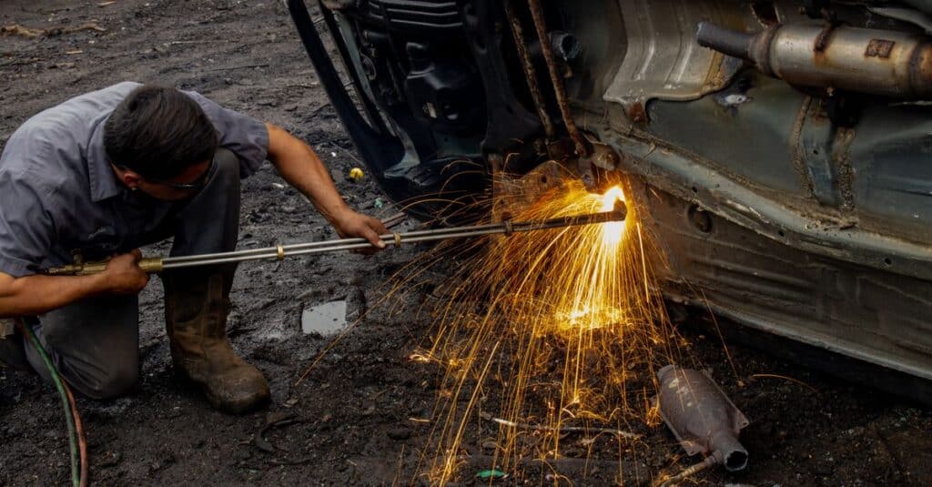 Exploration des Matériaux et Composants Exposés au Plasma dans le Contexte de la Fusion Thermonucléaire : Guide Exhaustif 9 découvrez les matériaux résistants utilisés en contact direct avec le plasma pour garantir la durabilité et la performance dans les environnements extrêmes.