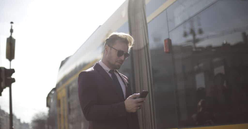 Genève : une nouvelle ère numérique avec une unique application pour simplifier les Transports Publics Genevois 2 découvrez notre application de transport en commun : planifiez vos trajets, consultez les horaires en temps réel et voyagez facilement dans votre ville.
