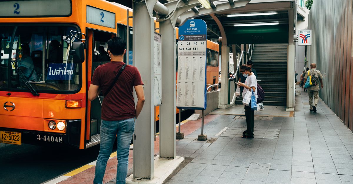 Genève : une nouvelle ère numérique avec une unique application pour simplifier les Transports Publics Genevois 2 découvrez notre application de transport public qui facilite vos déplacements quotidiens. trouvez rapidement horaires, itinéraires et informations en temps réel pour optimiser vos trajets.