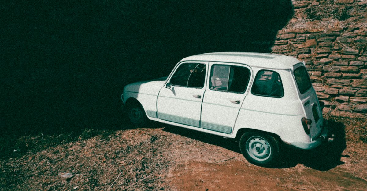 Renault 4 E-Tech : dévoilement des images officielles avec un nouveau vernis vert clair spectaculaire ! 10 découvrez la renault 4 e-tech, l'alliance parfaite entre design iconique et technologie électrique innovante pour une conduite écologique et performante.