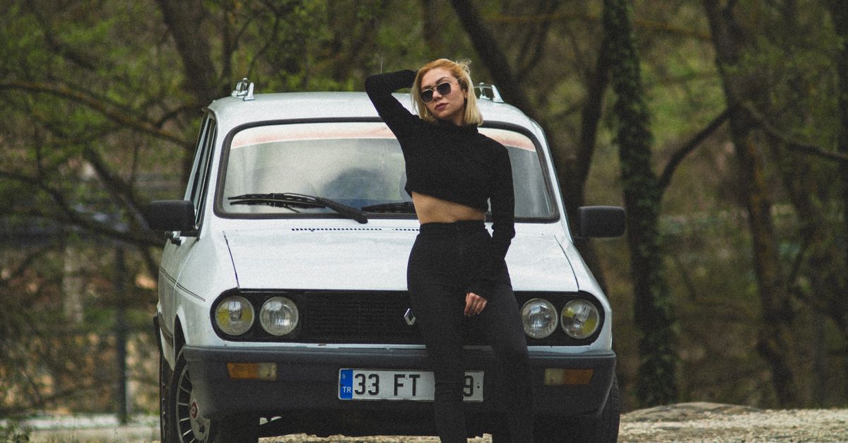Renault 4 E-Tech : dévoilement des images officielles avec un nouveau vernis vert clair spectaculaire ! 11 découvrez la renault 4 e-tech, l'alliance parfaite entre design iconique et technologie électrique innovante pour une conduite écologique et moderne.