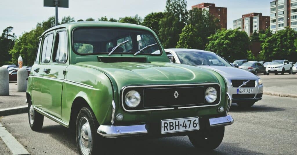 La Renault 4 E-Tech : un essai automobile qui révèle tous ses atouts 10 découvrez la renault 4 e-tech, l'alliance parfaite entre design vintage et technologie électrique innovante pour une conduite écologique et moderne.