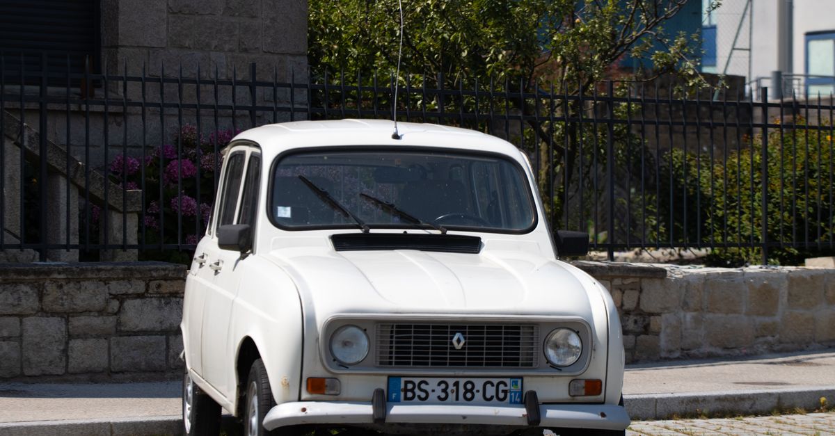 La Renault 4 E-Tech : un essai automobile qui révèle tous ses atouts 9 découvrez la renault 4 e-tech, l'alliance parfaite entre design iconique et technologie électrique innovante pour une conduite écologique et moderne.
