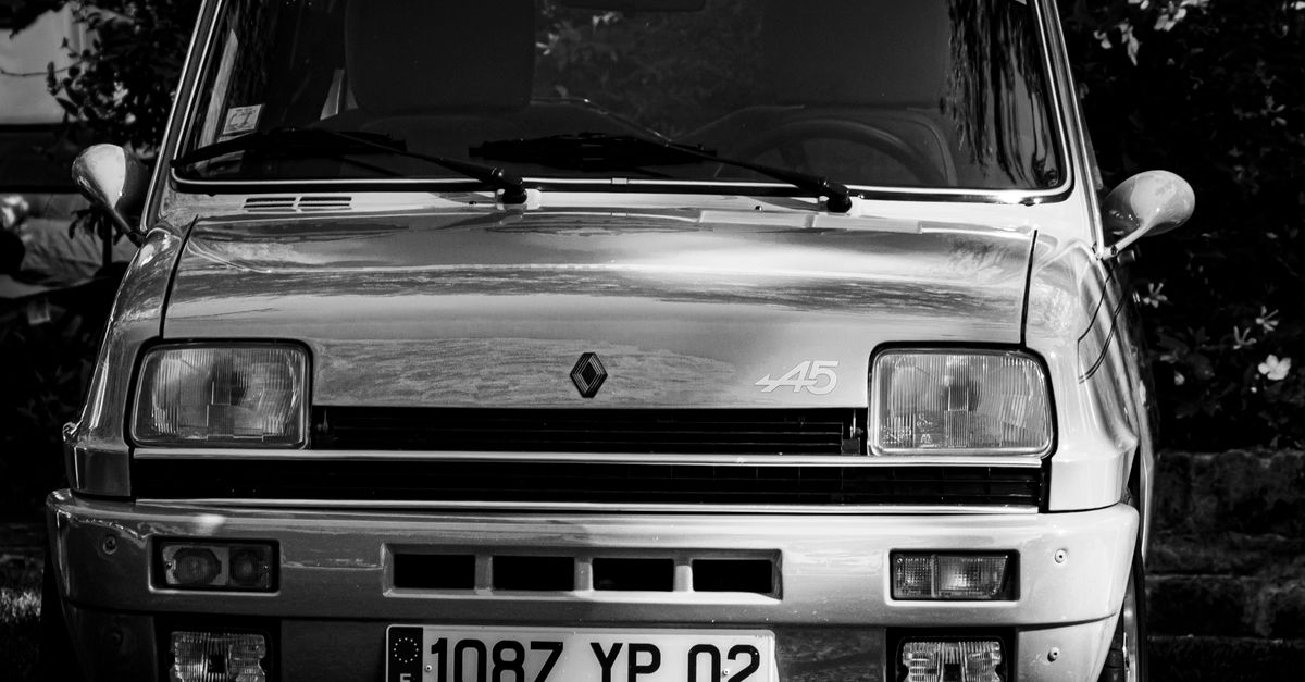 Renault présente sa nouvelle 4L E-Tech, une voiture électrique innovante spécifiquement conçue pour les pompiers 9 découvrez la renault 4l e-tech, l'alliance parfaite entre design rétro et technologie électrique moderne pour une conduite écologique et iconique.