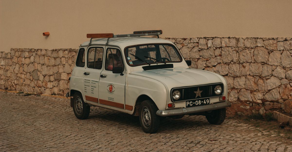 Essai de la nouvelle Renault 5 électrique : une couronne bien méritée pour 2025 ? 4 découvrez la renault 5 électrique, une citadine compacte alliant design rétro et technologie moderne pour une conduite zéro émission urbaine.