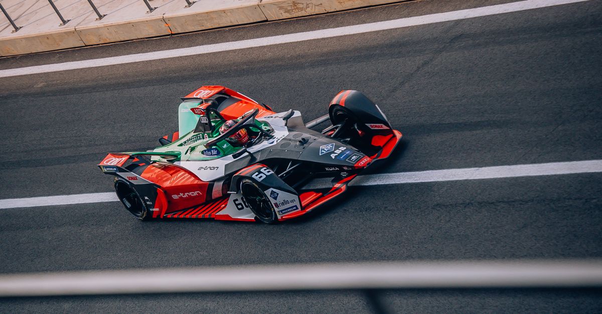 LA GAMME RENAULT E-TECH ÉLECTRIQUE : DES AUTOMOBILES INTELLIGENTES EN PHASE AVEC NOTRE ÉPOQUE 10 découvrez la renault e-tech electric, la voiture électrique innovante alliant performance, autonomie et design moderne pour une conduite écologique et agréable.