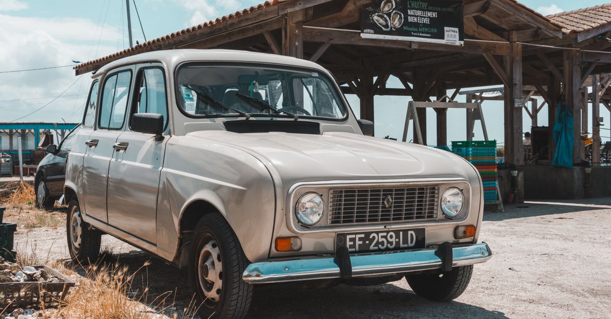 Défi des 1000 km : notre expérience en Renault R5 E-Tech entre Nice et Paris 2 découvrez la renault r5 e-tech, l'alliée parfaite pour votre road trip alliant style rétro et technologie électrique avancée. partez à l'aventure en toute sérénité avec cette compacte innovante.