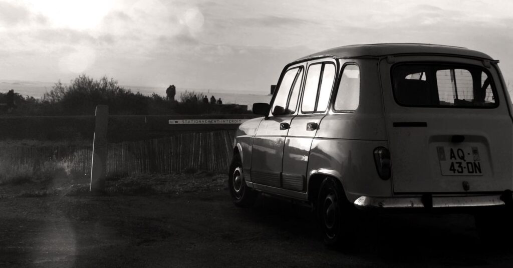 Défi des 1000 km : notre expérience en Renault R5 E-Tech entre Nice et Paris 7 découvrez la renault r5 e-tech, la voiture électrique idéale pour vos road trips alliant performance, autonomie et confort.