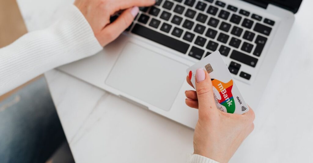 Analyse : Revolut obtient sa licence bancaire en France – un pas de routine ou une révolution pour la fintech ? 6 découvrez comment revolut obtient sa licence bancaire en france pour offrir des services financiers sécurisés et innovants adaptés aux clients français.