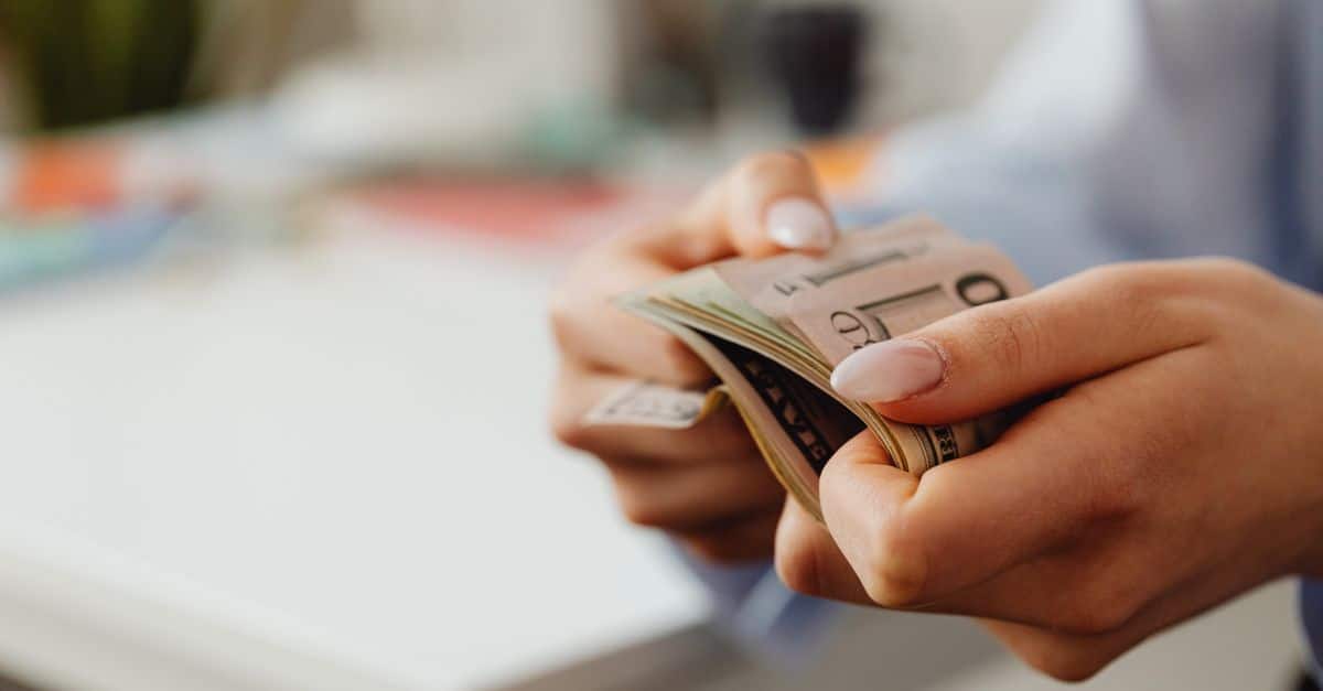 Salaires 2024 : une décrue pour les développeurs web et les ingénieurs logiciels 3 analyse des tendances de la baisse des salaires en 2024 : causes, impacts et perspectives pour les employés et les employeurs.