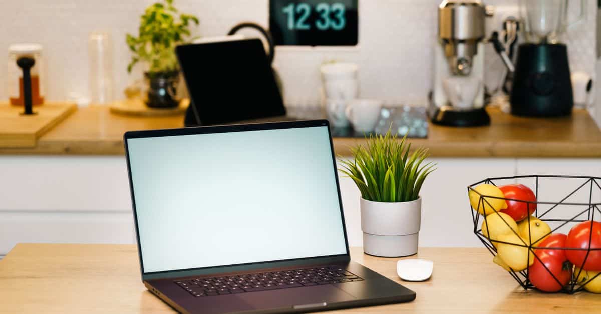 Echo Show 21 : le grand écran intelligent prêt à révolutionner votre maison connectée 1 découvrez notre gamme de smart displays alliant design élégant et fonctionnalités intelligentes pour une expérience connectée optimale.