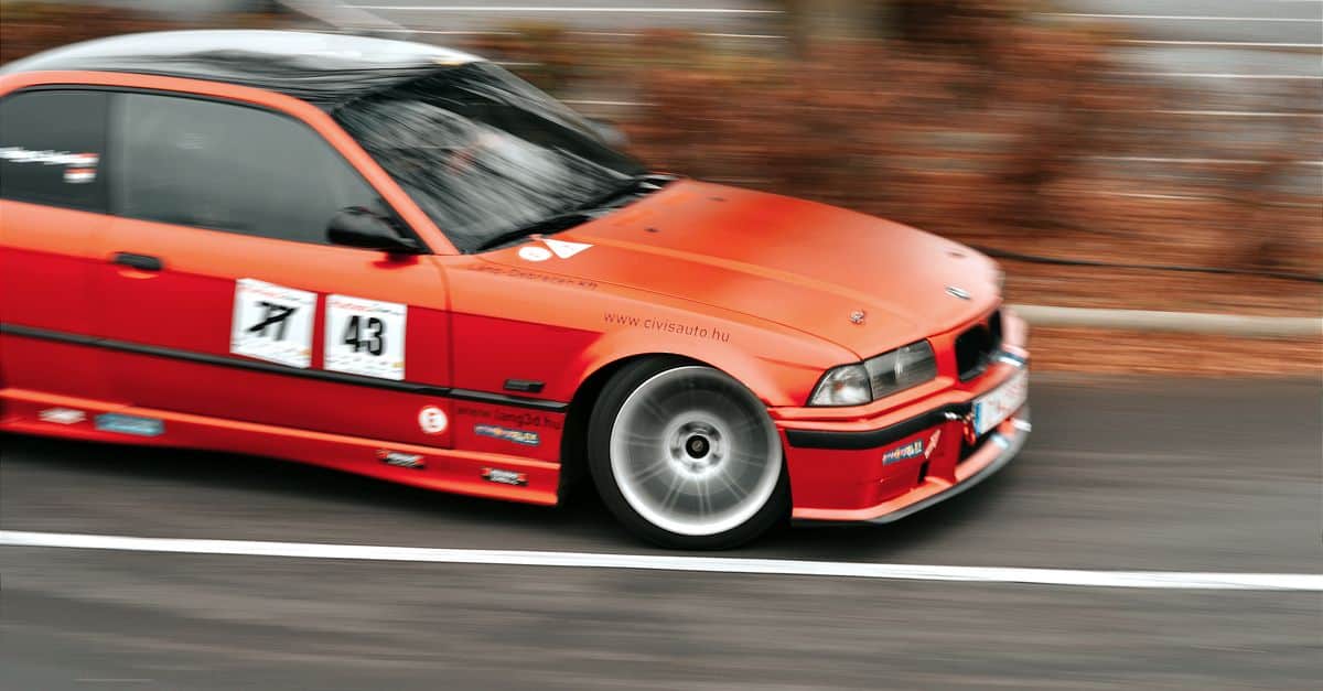Andy Green, la légende de la vitesse, pulvérise un nouveau record (VIDÉO 2 découvrez l'incroyable record de vitesse battu, une performance exceptionnelle qui repousse les limites de la rapidité.