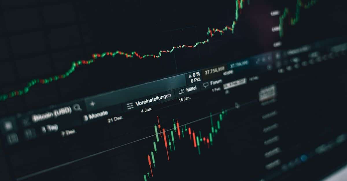 S&P 500 et Nasdaq clôturent en repli, pénalisés par les actions technologiques, alors que les autres secteurs oscillent 9 analyse des causes et conséquences de la baisse du marché boursier, avec conseils pour protéger vos investissements en période de déclin.