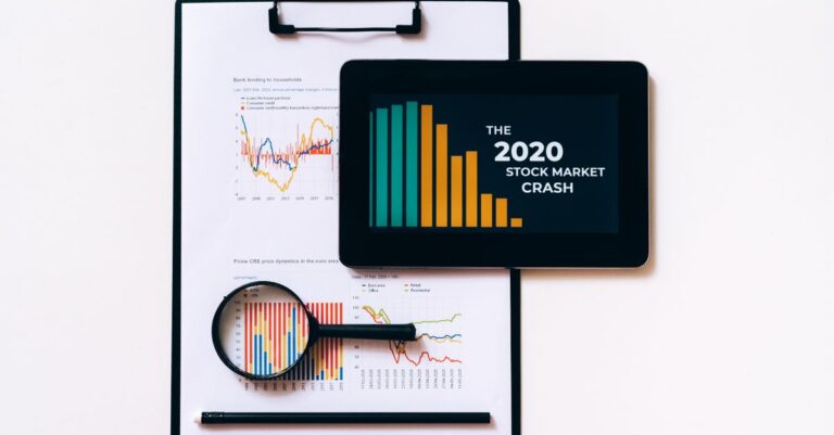 S&P 500 et Nasdaq clôturent en repli, pénalisés par les actions technologiques, alors que les autres secteurs oscillent