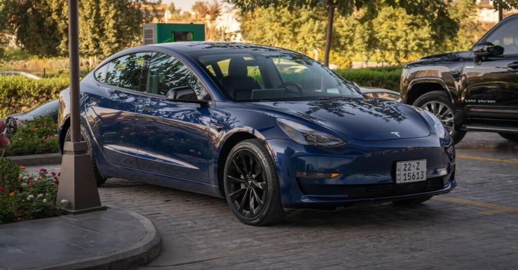 Tout savoir sur la Tesla Model 3 : autonomie, tarifs et caractéristiques techniques 8 découvrez la tesla model 3, une voiture électrique alliant performance, autonomie et design innovant pour une expérience de conduite unique.