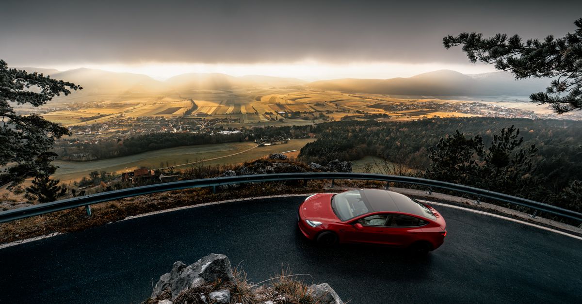 Découvrez la Tesla Model Y : spécificités techniques, capacité du coffre et accessoires essentiels 10 découvrez la tesla model y, le suv électrique alliant performance, autonomie et design innovant pour une expérience de conduite exceptionnelle.
