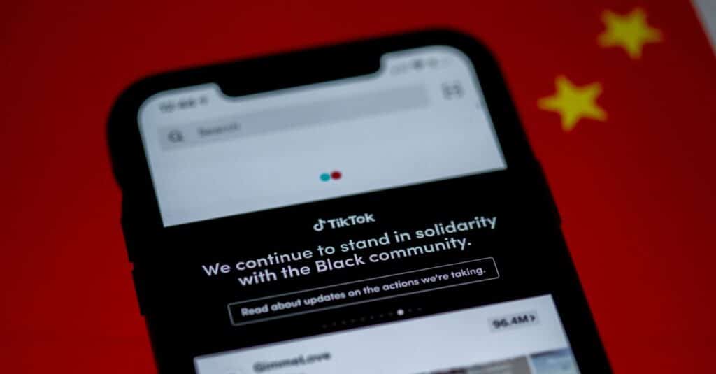 Finfluenceurs TikTok : Peut-on vraiment faire confiance à leurs conseils financiers pour les jeunes ? 6 découvrez la fiabilité des influenceurs financiers sur tiktok : conseils, astuces et avis pour investir en toute confiance.