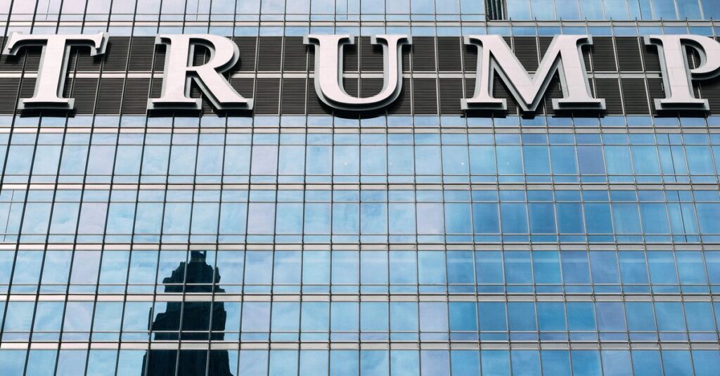 Nigel Farage : reflet de la montée de la stratégie Trump dans la politique britannique 4 découvrez le phénomène politique du trumpisme : ses origines, ses impacts sur la politique américaine et ses répercussions mondiales.