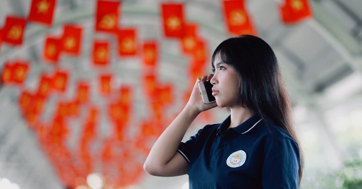Une spécialiste vietnamienne dans le domaine de l'IA générative chez Google 11 spécialiste vietnamien en intelligence artificielle générative, expert en création de contenus innovants et solutions ia avancées adaptées aux besoins du marché.