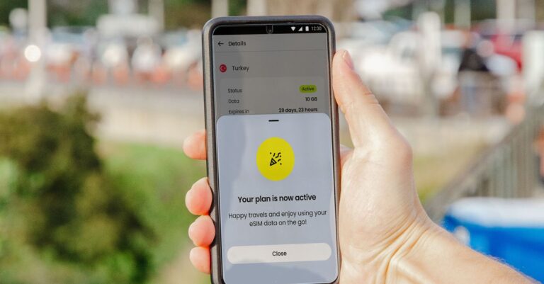 La combinaison parfaite : un VPN et une eSIM pour une cybersécurité maximale et un accès illimité à vos données cet été à l&rsquo;étranger