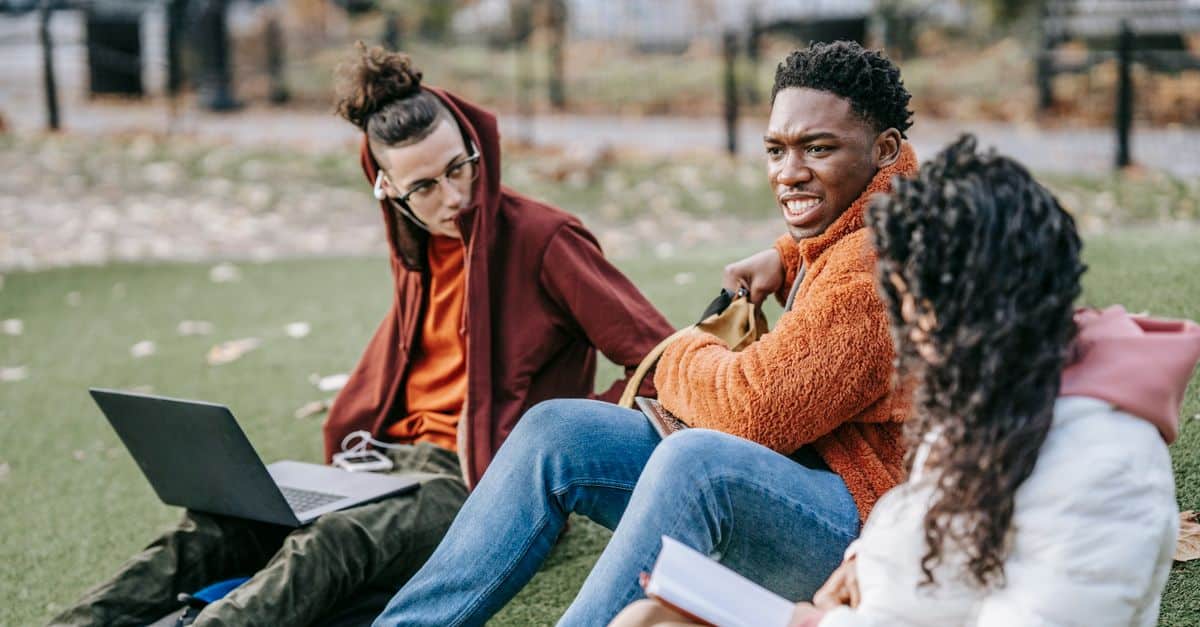 les raisons pour lesquelles les étudiants auront bientôt besoin d'un VPN comme Surfshark 11 découvrez le meilleur vpn pour étudiants, offrant sécurité, confidentialité et accès illimité aux ressources en ligne pour vos études.