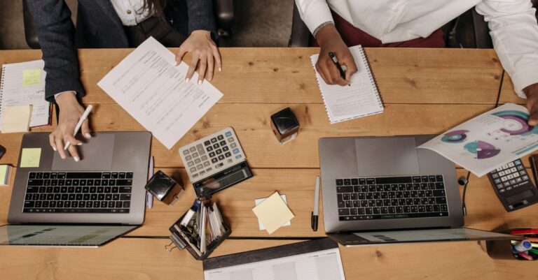 Workday maintient ses prévisions en phase avec les attentes malgré une demande soutenue en IA, mais des défis subsistent