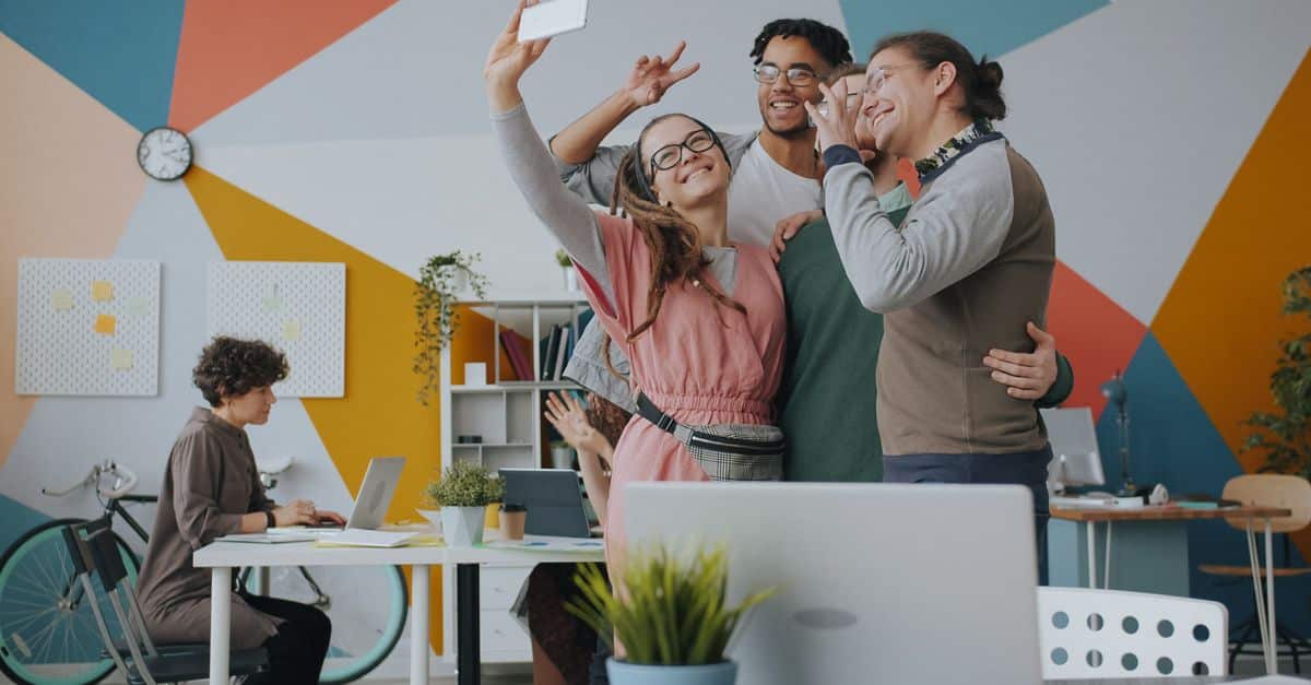 Workday maintient ses prévisions en phase avec les attentes malgré une demande soutenue en IA, mais des défis subsistent 9 workday est une solution cloud de gestion des ressources humaines et financières, offrant des outils modernes pour optimiser la planification, la paie et les analyses en entreprise.