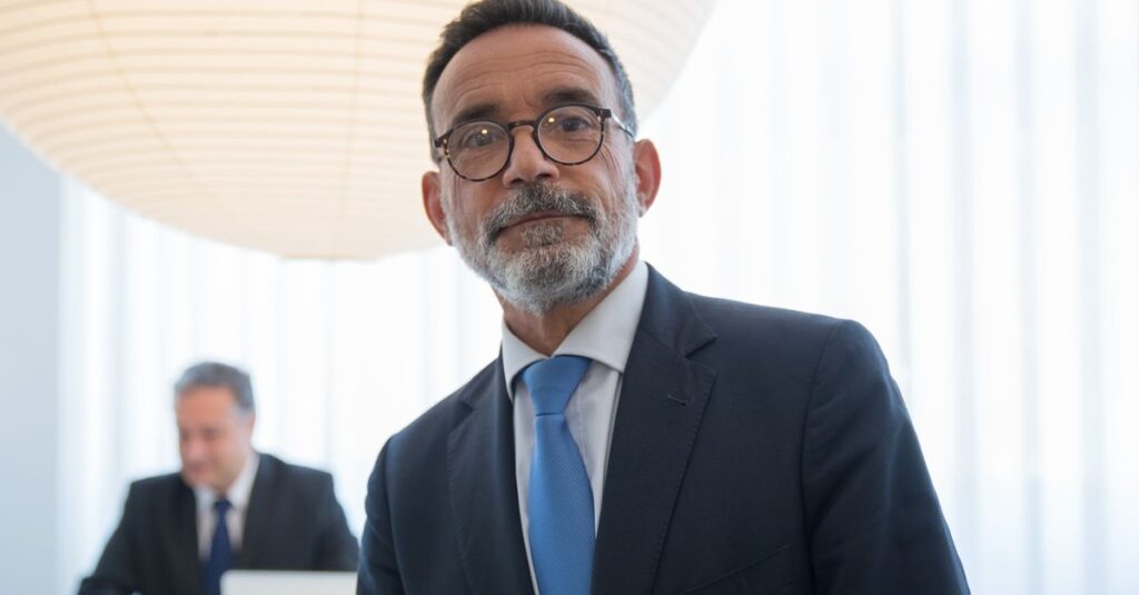 Adobe : Anil Chakravarthy prend la tête en tant que CEO pour booster le retour sur investissement de l'IA générative - ZDNET 4 découvrez comment le ceo d'adobe intègre l'intelligence artificielle pour transformer l'industrie numérique et stimuler l'innovation.