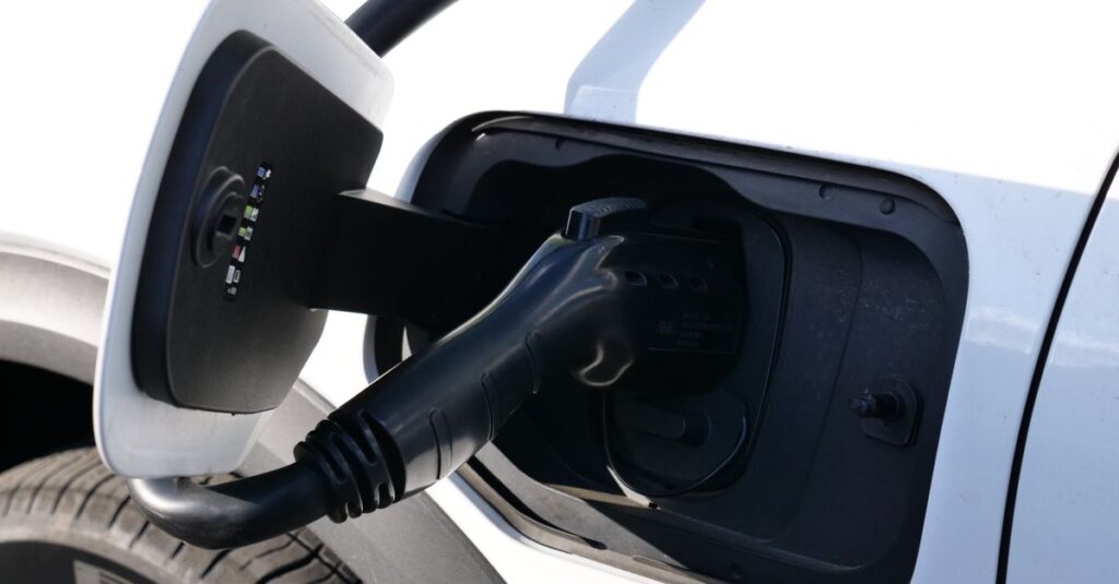 Automobile et transition énergétique : l'Europe envisage de prolonger l'ère du thermique au-delà de 2035 8 découvrez les enjeux et innovations de la transition énergétique dans le secteur automobile pour un avenir plus durable et respectueux de l'environnement.