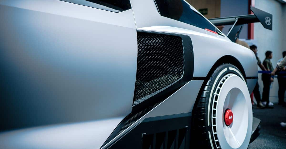 « Priorité à l'avenir : les salariés de l'industrie automobile allemande disent non aux coupes sombres et refusent le déclin » 5 découvrez les tendances et innovations qui façonnent le futur de l'industrie automobile, entre technologies avancées et transition écologique.