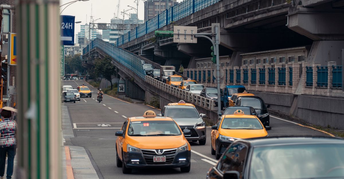 Waymo et ses partenaires japonais : le lancement d'un service révolutionnaire de taxis autonomes à Tokyo prévu pour 2027 4 découvrez les taxis autonomes, une révolution dans le transport urbain alliant sécurité, efficacité et innovation pour un déplacement sans conducteur.