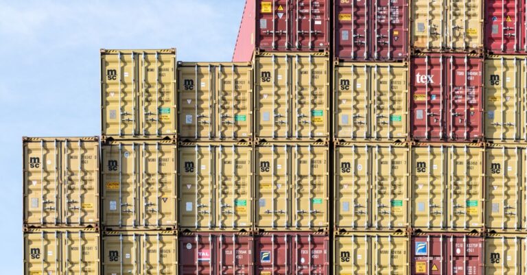 Explosion des exportations chinoises : un boom impulsé par l&rsquo;engouement pour l&rsquo;automobile et les technologies de pointe