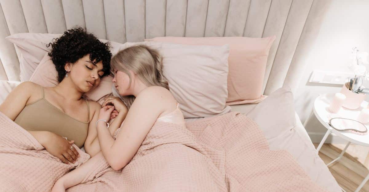 Les psychologues réfutent l'idée reçue : dormir avec ses parents n'affecte pas le développement des enfants 2 découvrez les avantages et conseils du co-sleeping, une méthode d'endormissement partagée entre parents et enfants pour favoriser le lien affectif et un sommeil apaisé.