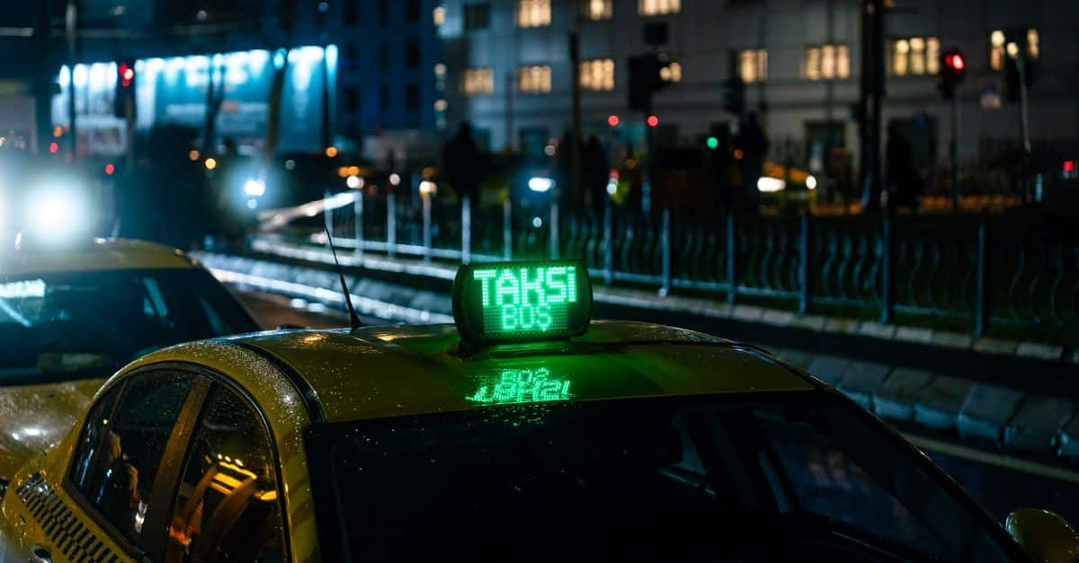 Elon Musk révolutionne la mobilité urbaine : Tesla lance son service révolutionnaire de robotaxis Cybercab défiant les normes réglementaires 8 cybercab : votre solution innovante de transport sécurisé et connecté, alliant confort et technologie pour des déplacements urbains efficaces.