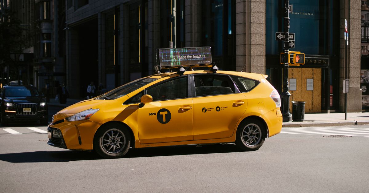 Elon Musk révolutionne la mobilité urbaine : Tesla lance son service révolutionnaire de robotaxis Cybercab défiant les normes réglementaires 10 découvrez cybercab, votre solution innovante pour des services de transport sécurisés et rapides, alliant technologie de pointe et confort optimal.