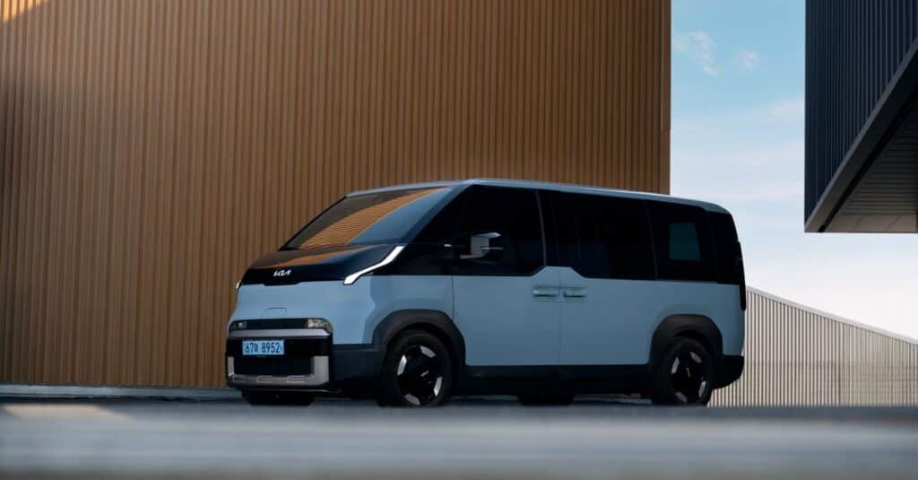 Automobile : Renault présente le nouveau Trafic Van E-Tech électrique, son fourgon 100 % zéro émission 1 découvrez notre gamme de vans électriques alliant performance écologique et confort optimal pour tous vos déplacements professionnels et personnels.
