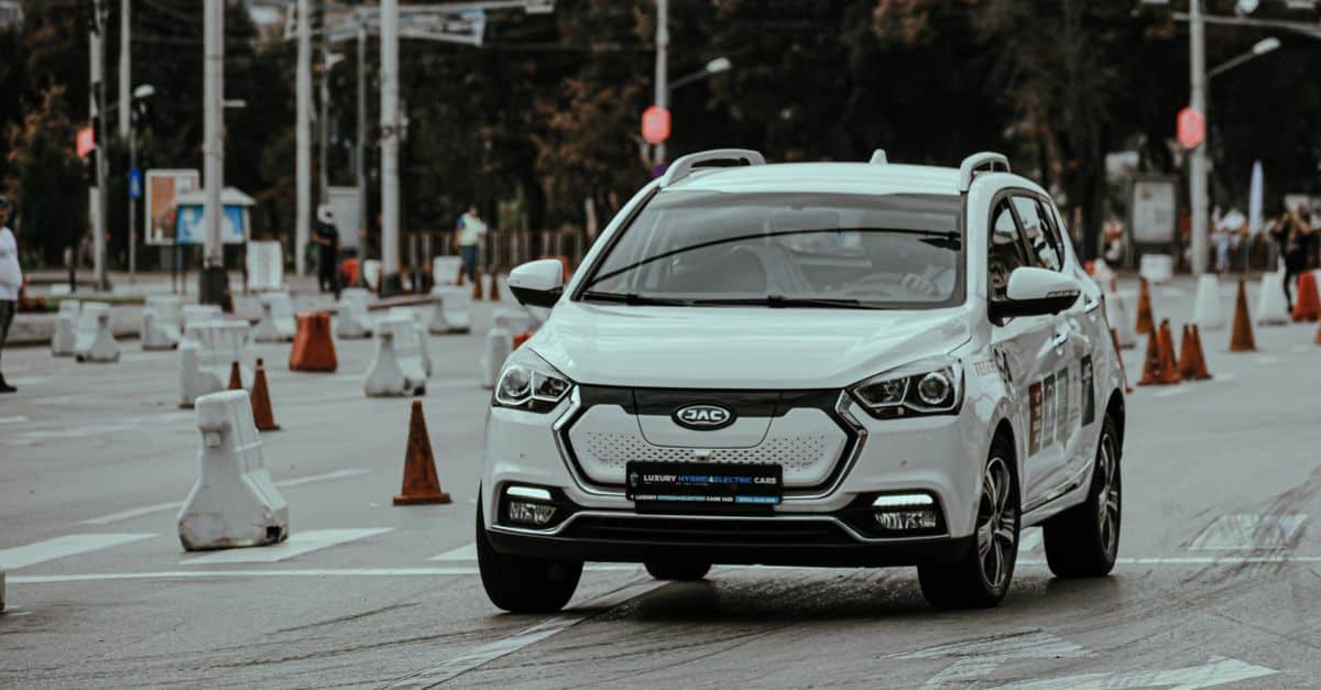 Geely E2 : le défi audacieux du constructeur chinois pour conquérir le segment premium sous le ciel de la Tour Eiffel 4 découvrez la geely e2, une voiture compacte alliant design moderne, performance efficace et technologies innovantes pour une conduite urbaine optimale.