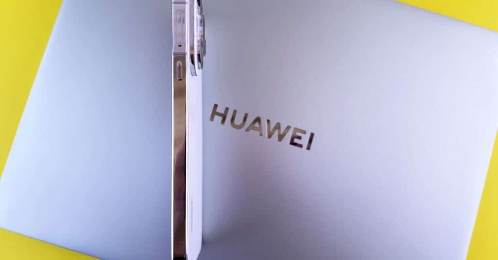 Huawei intensifie sa course aux puces IA : lancement du SuperPOD Atlas 960 pour défier Nvidia ! 3 découvrez les puces ai huawei, conçues pour offrir des performances d'intelligence artificielle avancées et une efficacité énergétique optimale dans vos appareils connectés.