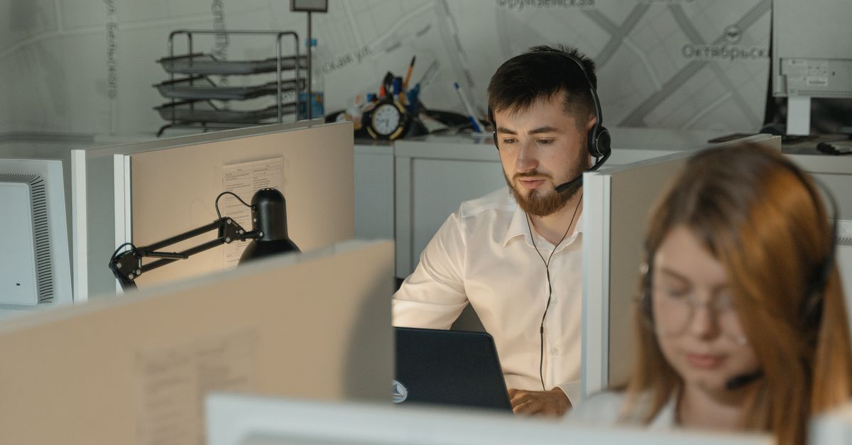 Clément lance CLM : dépannage informatique et numérisation de vos précieuses VHS 1 découvrez notre service de support informatique professionnel, offrant assistance rapide et efficace pour résoudre vos problèmes techniques et optimiser votre infrastructure it.