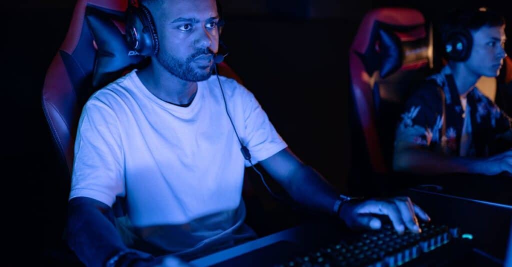 Analyse approfondie de la société LDLC : activités, actionnaires et direction de l'entreprise ALLDL - FR0000075442 4 ldlc est une boutique en ligne spécialisée dans la vente de matériel informatique, composants, périphériques et solutions high-tech pour les particuliers et les professionnels.