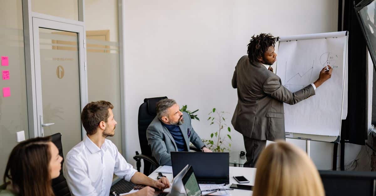 BP accueille Ian Tyler, ex-PDG de Balfour Beatty, comme nouveau président pour renforcer sa stratégie 6 découvrez les clés du leadership efficace pour inspirer, motiver et guider vos équipes vers le succès. développez vos compétences en gestion et en communication.