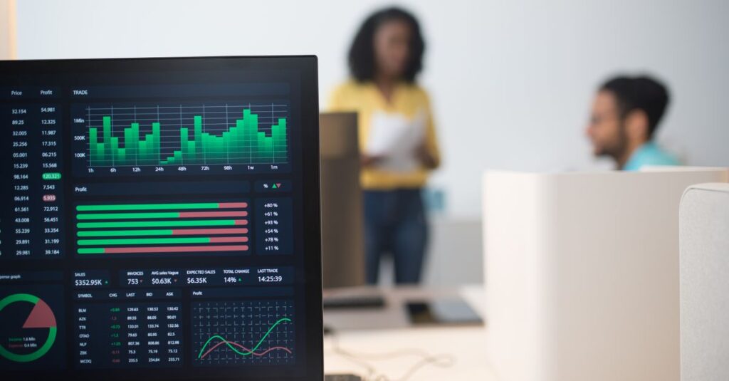 Ce maire a investi près de 150 000 € pour équiper sa ville en ordinateurs, malgré ses compétences limitées en informatique 2 investissement municipal en informatique : optimiser les ressources technologiques pour améliorer les services publics et renforcer l'efficacité administrative.