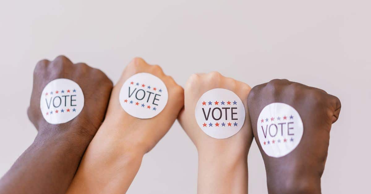 Bardella et Farage unissent leurs forces à Birmingham : une alliance stratégique prête à conquérir le pouvoir 3 découvrez l'importance des alliances politiques, leurs stratégies et leur impact sur le paysage politique actuel.