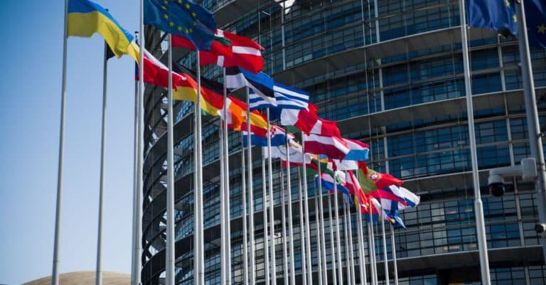 Bardella et Farage unissent leurs forces à Birmingham : une alliance stratégique prête à conquérir le pouvoir