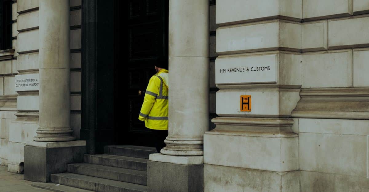 Départ en chaîne chez Reform UK suite à un reportage accablant 11 découvrez les dernières démissions au sein de reform uk et leurs impacts sur la politique britannique.
