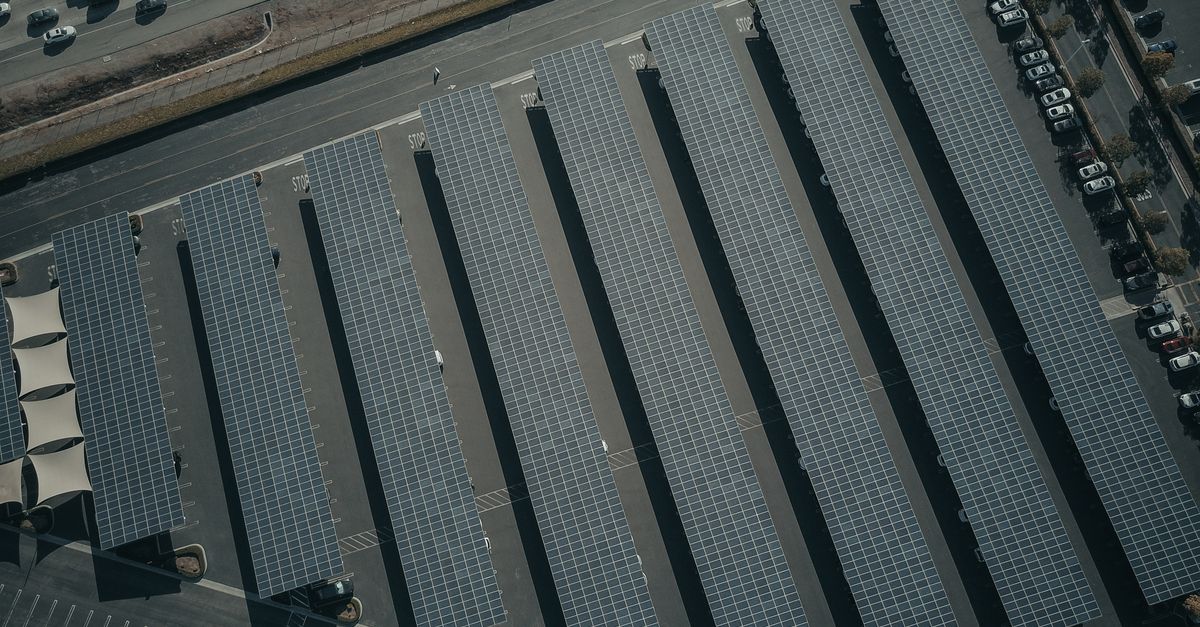 Automobile solaire : Hongqi révolutionne avec une capacité énergétique impressionnante de 400 kWh grâce à sa nouvelle technologie 1 découvrez l'innovation des voitures solaires, des véhicules écologiques et économiques utilisant l'énergie solaire pour une mobilité durable et respectueuse de l'environnement.