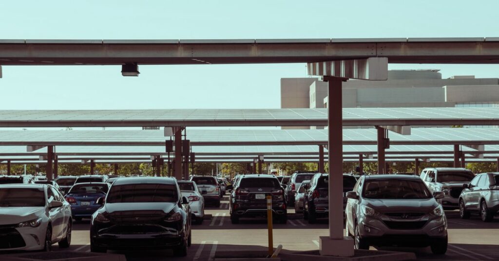 Automobile solaire : Hongqi révolutionne avec une capacité énergétique impressionnante de 400 kWh grâce à sa nouvelle technologie 8 découvrez tout sur la voiture solaire : technologie innovante, avantages écologiques et fonctionnement des véhicules propulsés à l’énergie solaire.